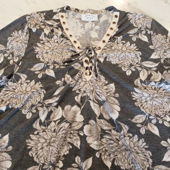 Janette Plus USA V-Neck With Tie Collar Blouse Women's Size Large - Picture 2 of 8